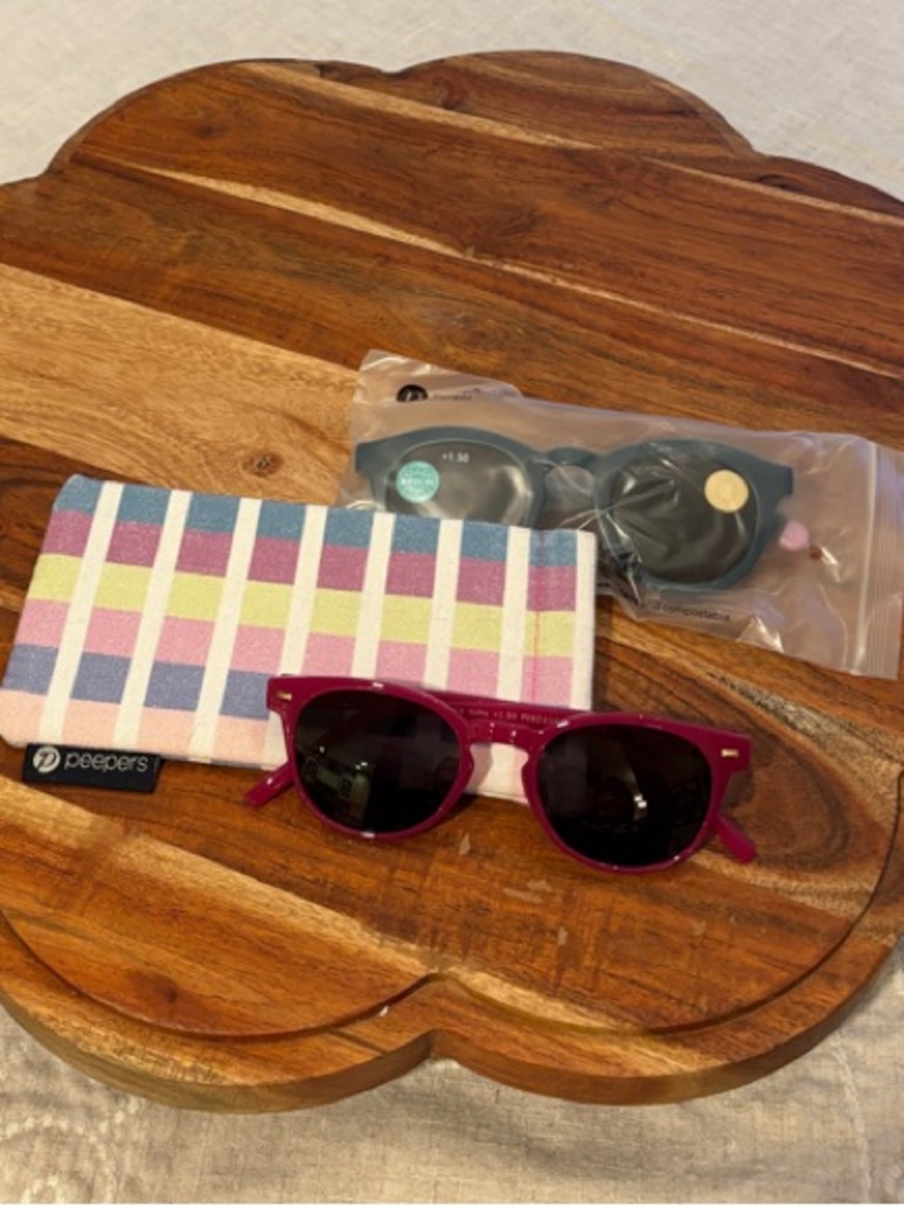 Two Pairs Peepers Bifocal Sunglasses 1 Deep Pink & 1 Teal +1.50 with Case‎